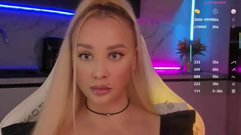 Snapshot of blond_diamond chatting on November 16, 2025, 6:19 am Lana online show from November 16, 2025, 6:19 am