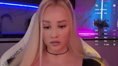 Snapshot of blond_diamond chatting on December 1, 2025, 11:59 am Lana online show from December 1, 2025, 11:59 am