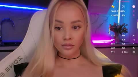 Snapshot of blond_diamond chatting on December 4, 2025, 5:06 am Lana online show from December 4, 2025, 5:06 am