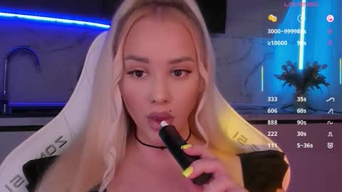 Snapshot of blond_diamond chatting on December 15, 2025, 4:17 am Lana online show from December 15, 2025, 4:17 am
