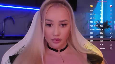 Snapshot of blond_diamond chatting on December 16, 2025, 1:10 am Lana online show from December 16, 2025, 1:10 am