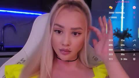 Snapshot of blond_diamond chatting on December 21, 2025, 5:36 am Lana online show from December 21, 2025, 5:36 am