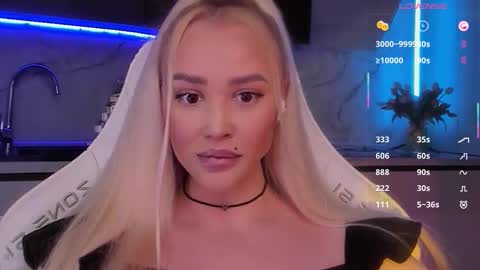 Snapshot of blond_diamond chatting on January 17, 2026, 8:52 am Lana online show from January 17, 2026, 8:52 am