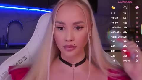 Snapshot of blond_diamond chatting on February 11, 2026, 3:55 am Lana online show from February 11, 2026, 3:55 am