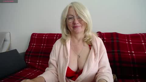 Karina online show from May 13, 2026, 7:17 am