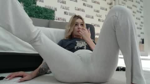 Snapshot of blonddaiana23 chatting on February 15, 2025, 5:09 am blonddaiana23 online show from February 15, 2025, 5:09 am