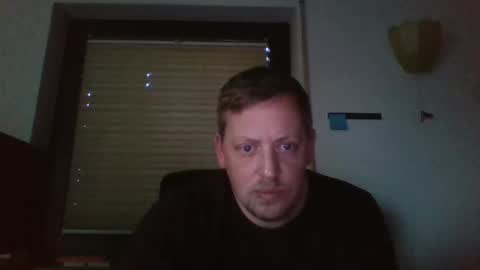 Snapshot of blonde32m chatting on December 8, 2024, 2:52 pm blonde32m online show from December 8, 2024, 2:52 pm