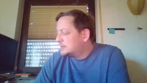 Snapshot of blonde32m chatting on February 23, 2025, 7:44 am blonde32m online show from February 23, 2025, 7:44 am