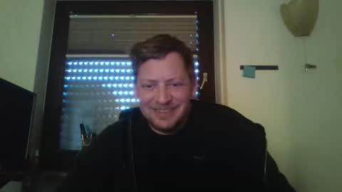 Snapshot of blonde32m chatting on October 11, 2025, 5:28 am blonde32m online show from October 11, 2025, 5:28 am