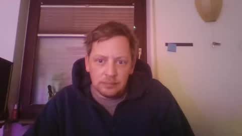 Snapshot of blonde32m chatting on October 19, 2025, 6:03 am blonde32m online show from October 19, 2025, 6:03 am