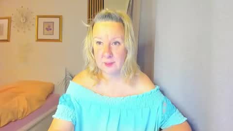 Nicole online show from December 28, 2024, 5:23 am