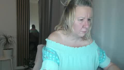 Nicole online show from December 28, 2024, 4:52 pm