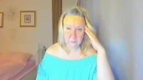 Nicole online show from January 1, 2025, 5:01 am