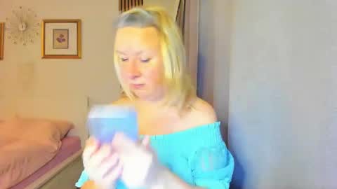 Nicole online show from January 1, 2025, 4:18 pm