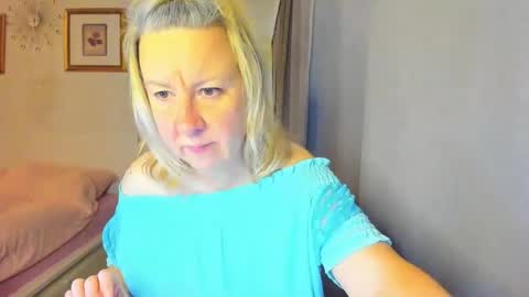 Nicole online show from January 1, 2025, 7:21 pm