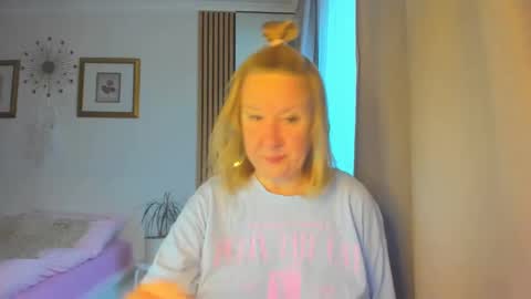 Nicole online show from March 12, 2025, 5:13 am