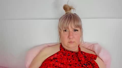 Nicole online show from April 29, 2026, 3:27 pm