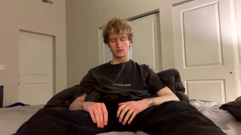 Snapshot of blonde_boi99 chatting on December 15, 2025, 11:20 pm Blondie online show from December 15, 2025, 11:20 pm