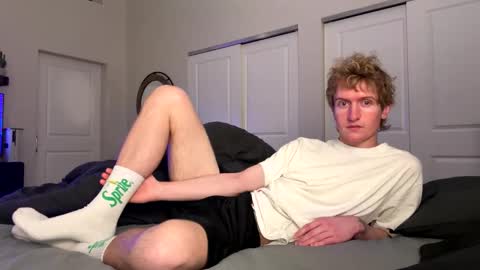 Snapshot of blonde_boi99 chatting on April 26, 2026, 5:27 am Blondie online show from April 26, 2026, 5:27 am