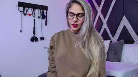 alejandra online show from February 2, 2026, 4:44 am