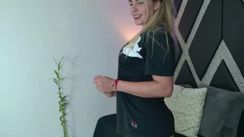 alejandra online show from June 14, 2026, 12:19 am