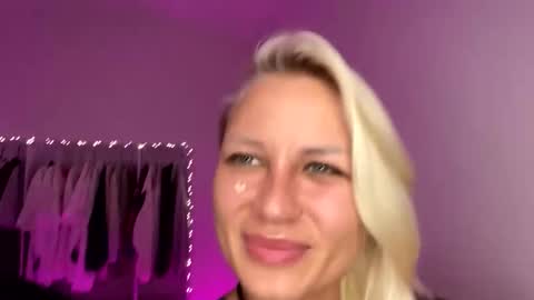 blonde_fuck_couple online show from March 26, 2026, 12:44 pm