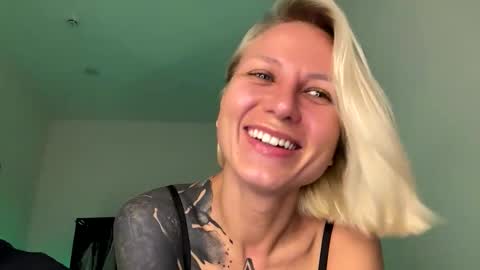 Snapshot of blonde_fuck_couple chatting on June 6, 2026, 12:16 am blonde_fuck_couple online show from June 6, 2026, 12:16 am
