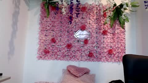 blonde_squirt_ online show from December 15, 2024, 8:41 am