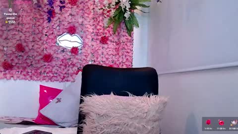 blonde_squirt_ online show from February 8, 2025, 2:05 pm