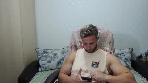 Snapshot of blondeagle chatting on October 17, 2025, 8:33 pm Mr Blond online show from October 17, 2025, 8:33 pm