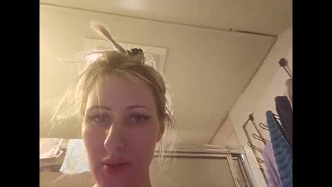 Snapshot of blondebellaaa3 chatting on January 2, 2025, 6:12 pm Gia  online show from January 2, 2025, 6:12 pm