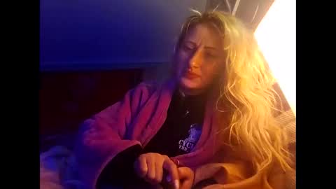 Snapshot of blondebellaaa3 chatting on January 24, 2025, 8:02 am Gia  online show from January 24, 2025, 8:02 am