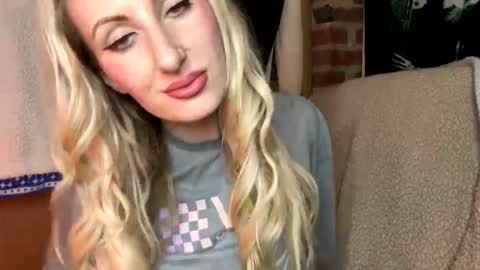 Snapshot of blondebellaaa3 chatting on February 28, 2025, 4:43 am Gia  online show from February 28, 2025, 4:43 am