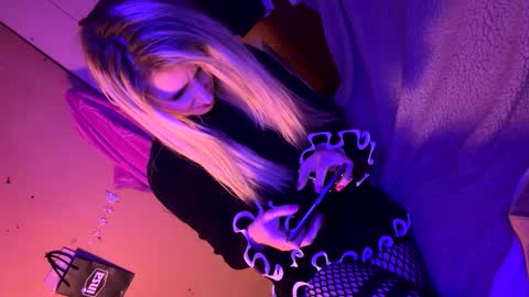 Snapshot of blondebellaaa3 chatting on March 12, 2025, 7:17 pm Gia  online show from March 12, 2025, 7:17 pm