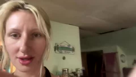 Snapshot of blondebellaaa3 chatting on September 16, 2025, 4:41 pm Gia  online show from September 16, 2025, 4:41 pm