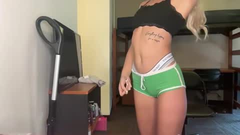 Snapshot of blondebunny88 chatting on September 8, 2025, 4:17 pm Blondebunnyx online show from September 8, 2025, 4:17 pm