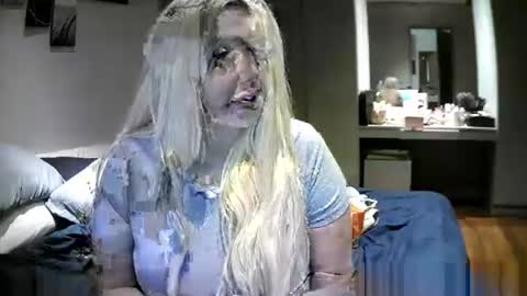 Snapshot of blondedolltia chatting on October 10, 2025, 3:55 pm blondedolltia online show from October 10, 2025, 3:55 pm