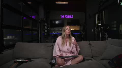 blondefoxsilverfox online show from May 19, 2026, 2:56 pm