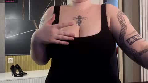 Snapshot of blondestetic chatting on June 14, 2026, 6:48 am Mommy online show from June 14, 2026, 6:48 am