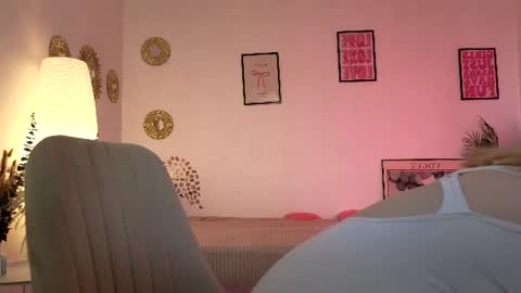 Snapshot of blondestetic chatting on June 21, 2026, 7:22 am Mommy online show from June 21, 2026, 7:22 am