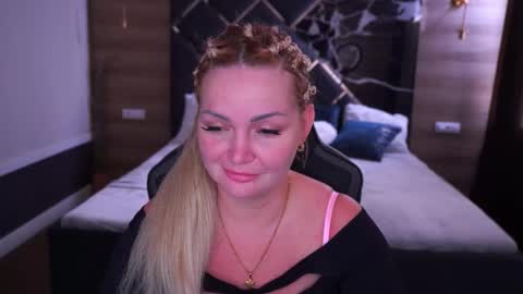 Blonde online show from September 29, 2025, 7:46 am