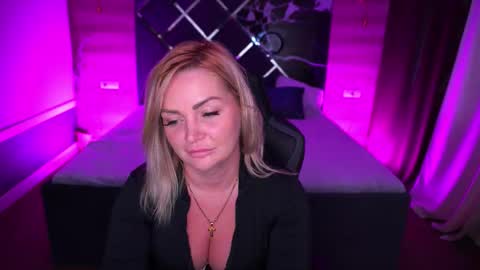 Blonde online show from September 30, 2025, 7:57 am