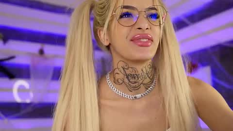 blondie_muller online show from November 7, 2025, 9:04 pm