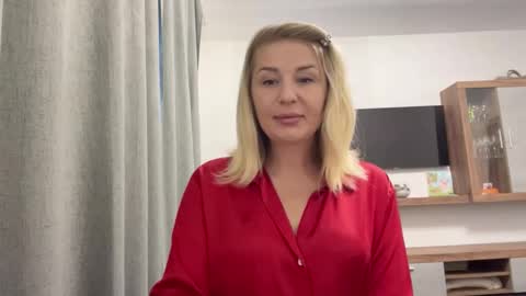 Snapshot of blondie_xoxoxo chatting on September 18, 2025, 8:38 am blondie_xoxoxo online show from September 18, 2025, 8:38 am