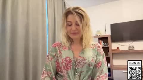 Snapshot of blondie_xoxoxo chatting on October 5, 2025, 7:50 am blondie_xoxoxo online show from October 5, 2025, 7:50 am