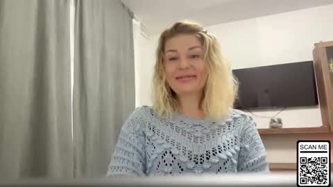 Snapshot of blondie_xoxoxo chatting on October 10, 2025, 7:18 am blondie_xoxoxo online show from October 10, 2025, 7:18 am