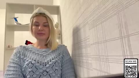 Snapshot of blondie_xoxoxo chatting on October 21, 2025, 10:49 am blondie_xoxoxo online show from October 21, 2025, 10:49 am