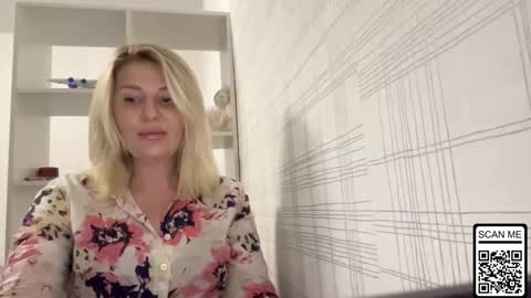 Snapshot of blondie_xoxoxo chatting on October 25, 2025, 4:46 pm blondie_xoxoxo online show from October 25, 2025, 4:46 pm