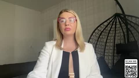 blondie_xoxoxo online show from June 11, 2026, 8:34 am