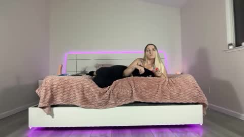 Snapshot of blondiebbgirl69 chatting on December 21, 2025, 7:48 am Your bbgirl online show from December 21, 2025, 7:48 am